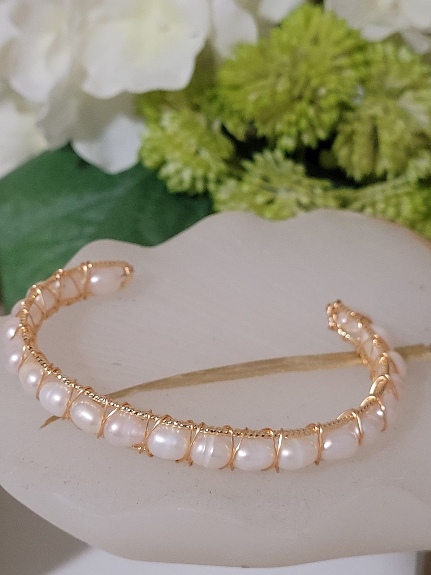 Brazalete perlas agua dulce alambrada