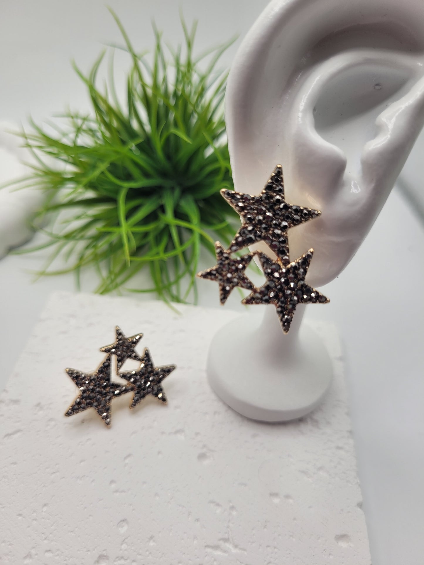Aretes three stars