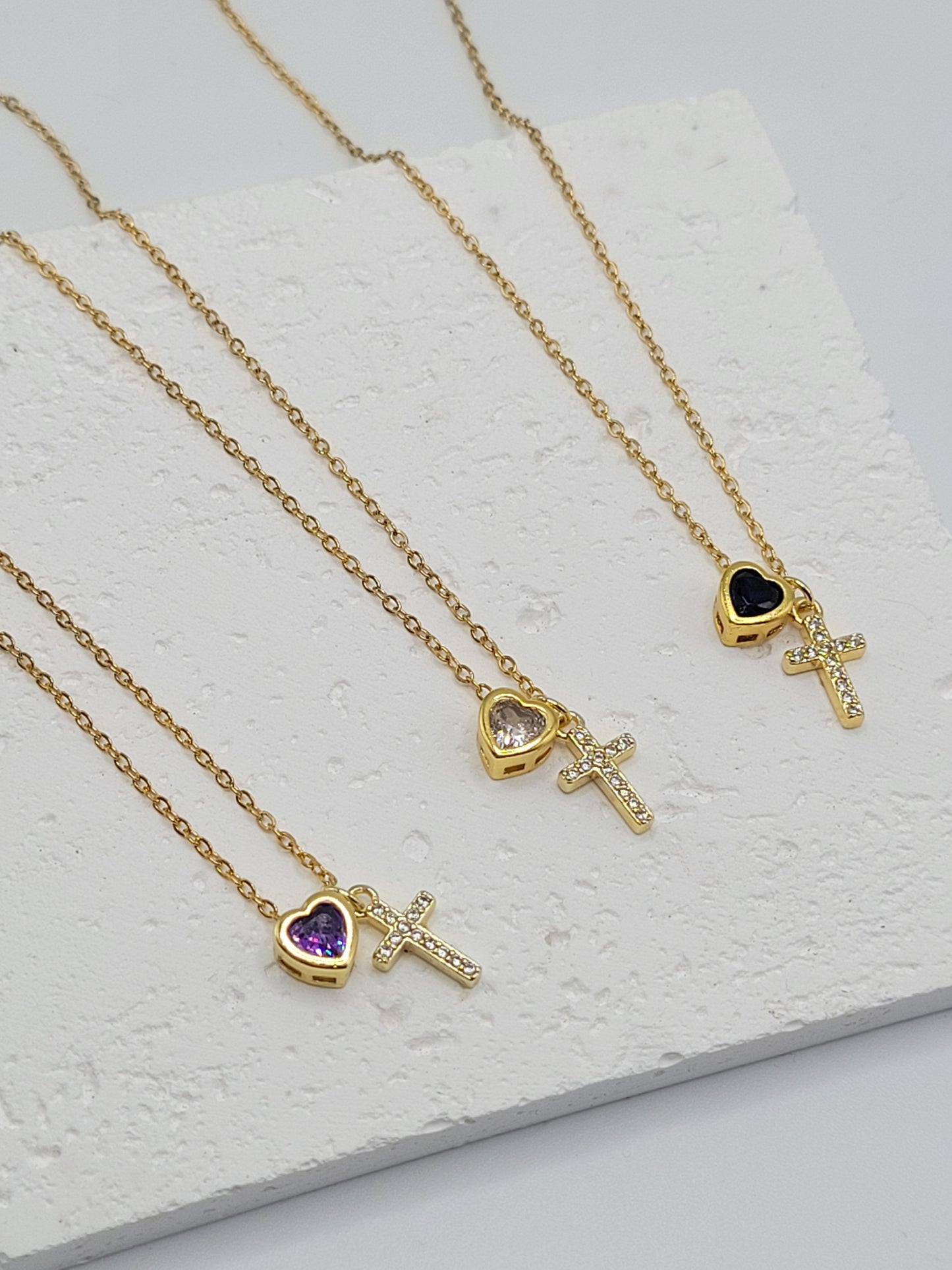 Cadena  cruz con corazon