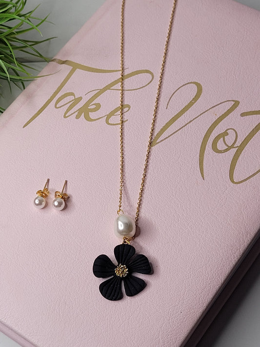 Necklace 024a